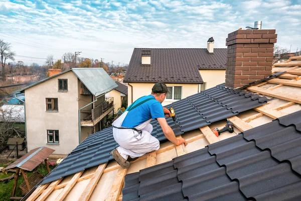 How to Check a Roofing Contractor’s Credentials